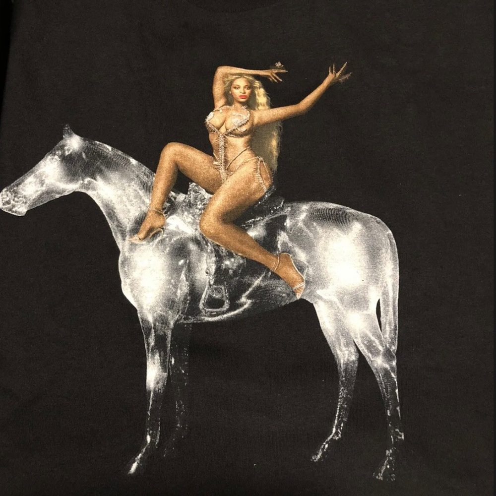 Beyoncé “Renaissance” Ltd Edition Box Set - Pose 3 (LARGE Shirt) Beyonce CD